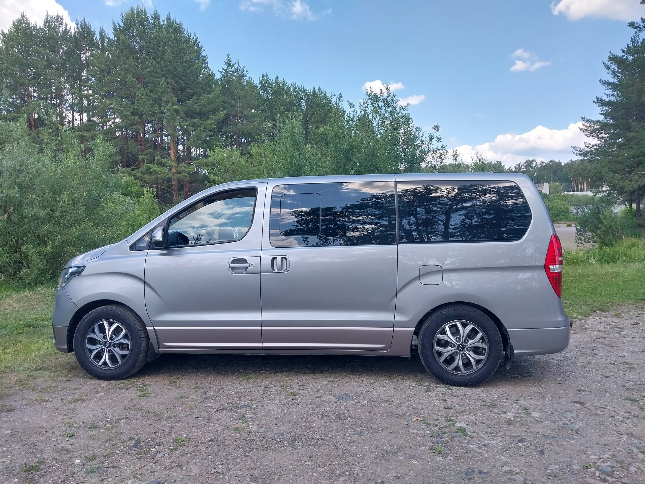 Hyundai H-1 Hyundai H-1